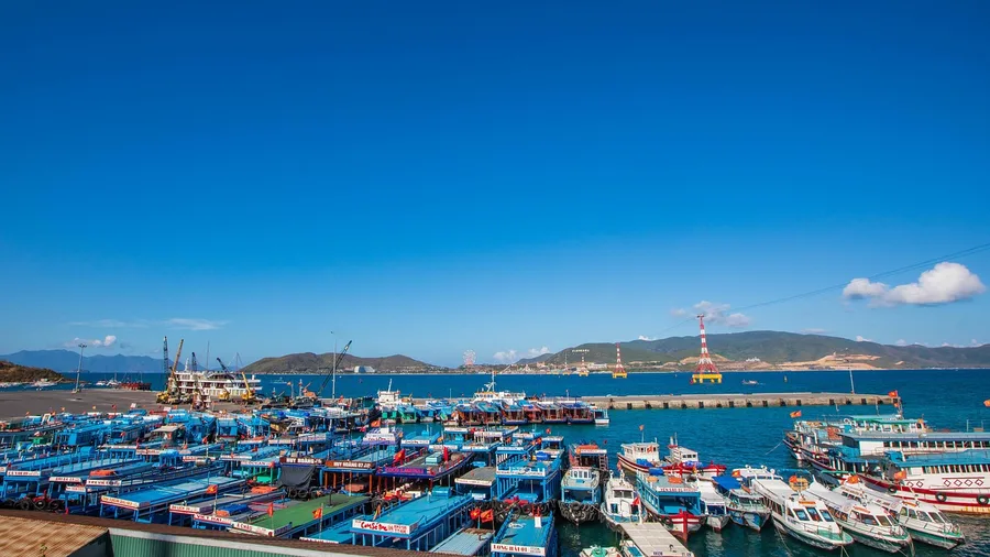 surfboard baggage check-in Istanbul Airport Turkey transit Nha Trang Vietnam