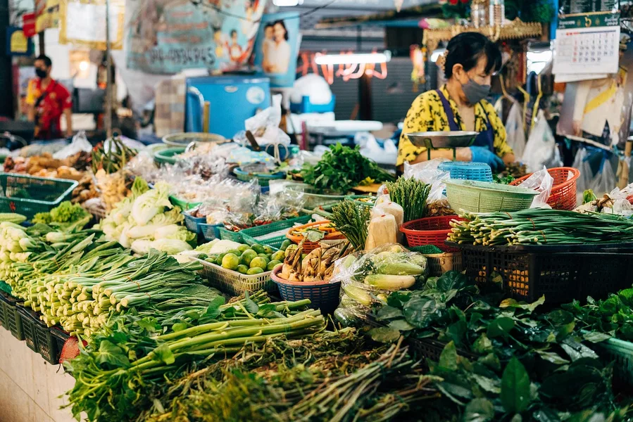 street food pad thai stall Sukhumvit Bangkok Thailand Osh Kyrgyzstan