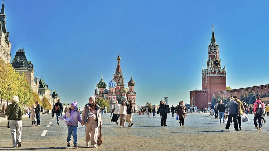Ребёнок на паспортном контроле в аэропорту