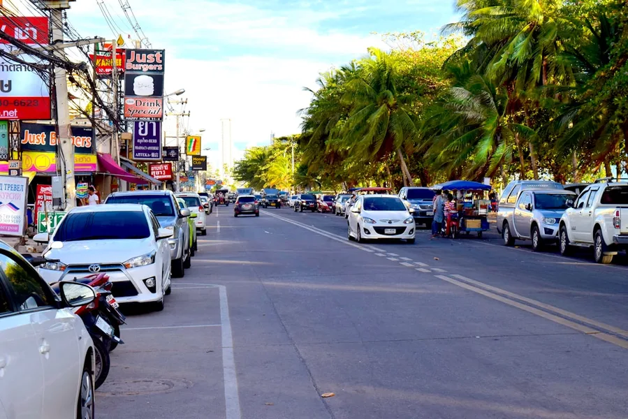 budget housesitting villa Phuket Thailand senior Pattaya Thailand