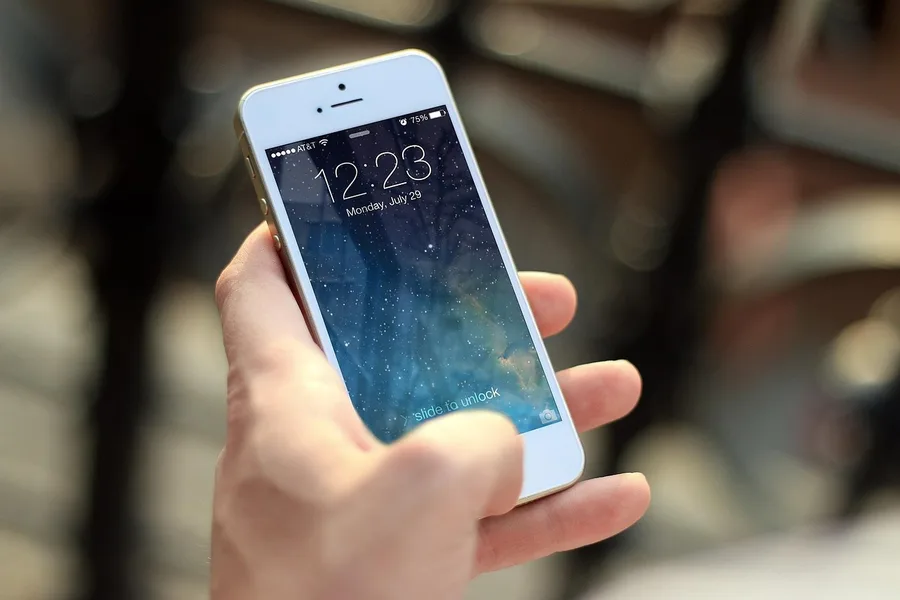 smartphone display cryptocurrency to Argentine peso conversion