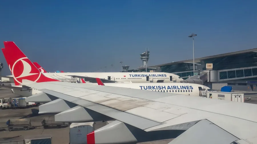 Istanbul Airport IGA Lounge free access crypto card couple 2026