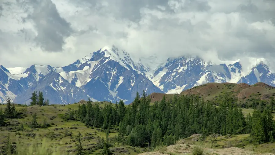 hidden mountain shelter Altai Siberia off-grid