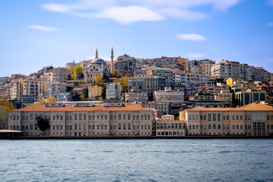 Couchsurfing app fees hidden costs dollar 2026 Istanbul Turkey