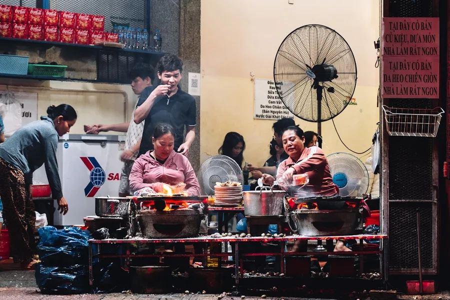 Vietnamese street food banh mi pho Mui Ne local market cheap Nha Trang Vietnam