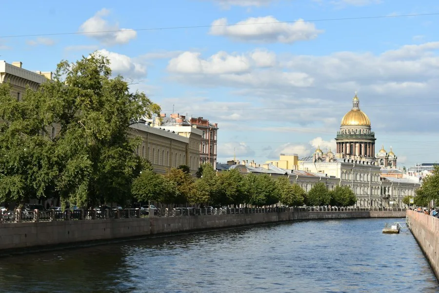 Отель 3* в Санкт-Петербурге на 7 ночей с перелётом из Москвы за 24098 ₽