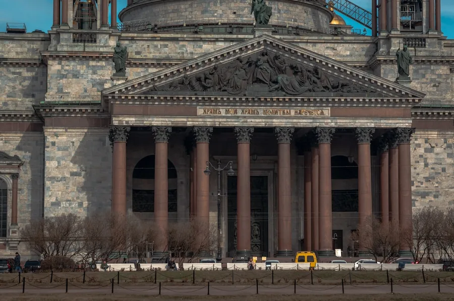 quiet museum hall Saint Petersburg no visitors stroller