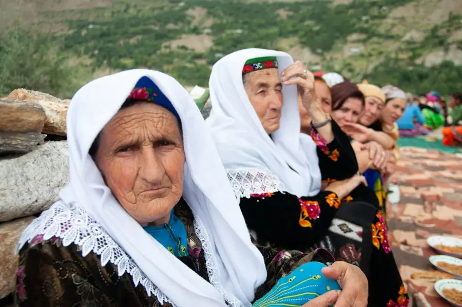 traditional Tajikistan clothing headscarf women street