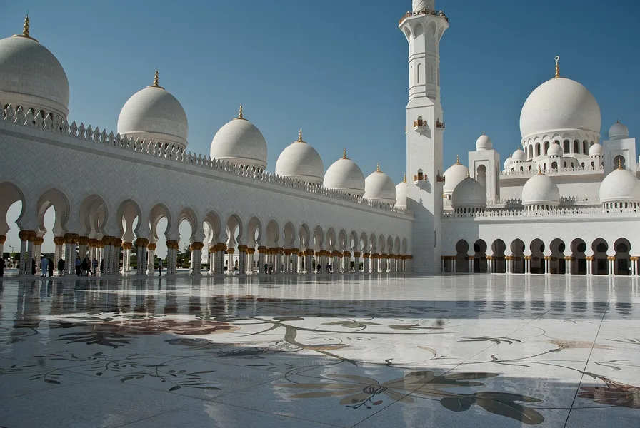 Abu Dhabi stopover free 5-star hotel voucher Etihad Airways 2026
