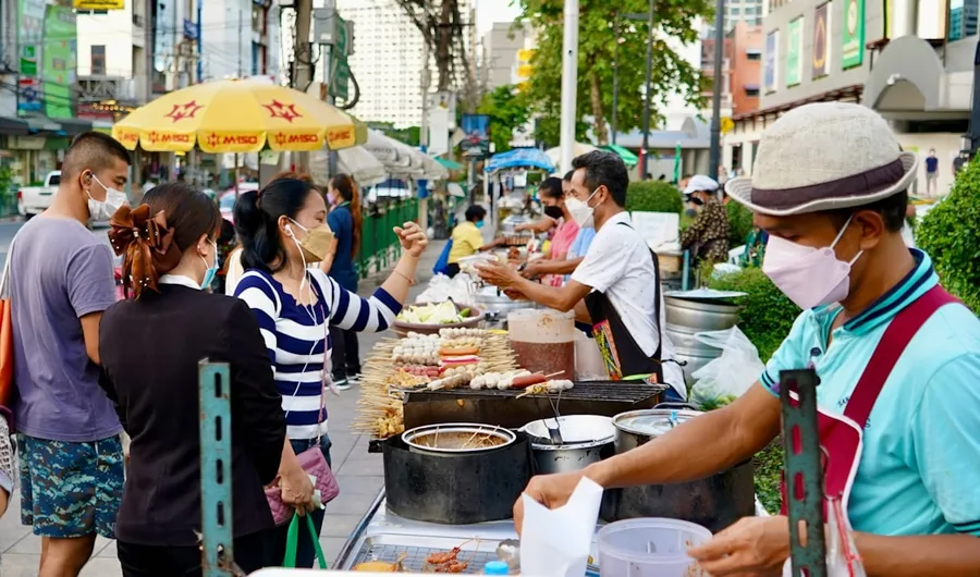 local Hainanese street food stall price no tourist trap 2026