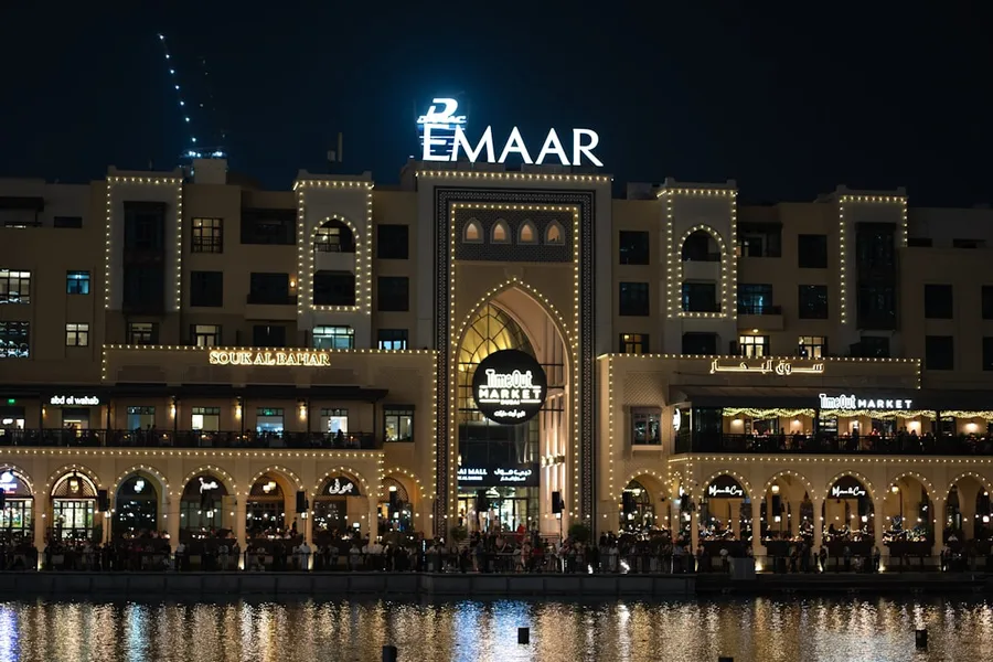 Dubai budget supermarket ready-to-eat food evening discount solo female traveler