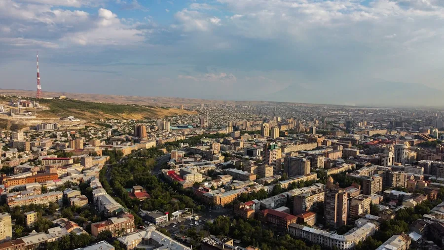 Yerevan Armenia apartment rental List.am cash payment budget family