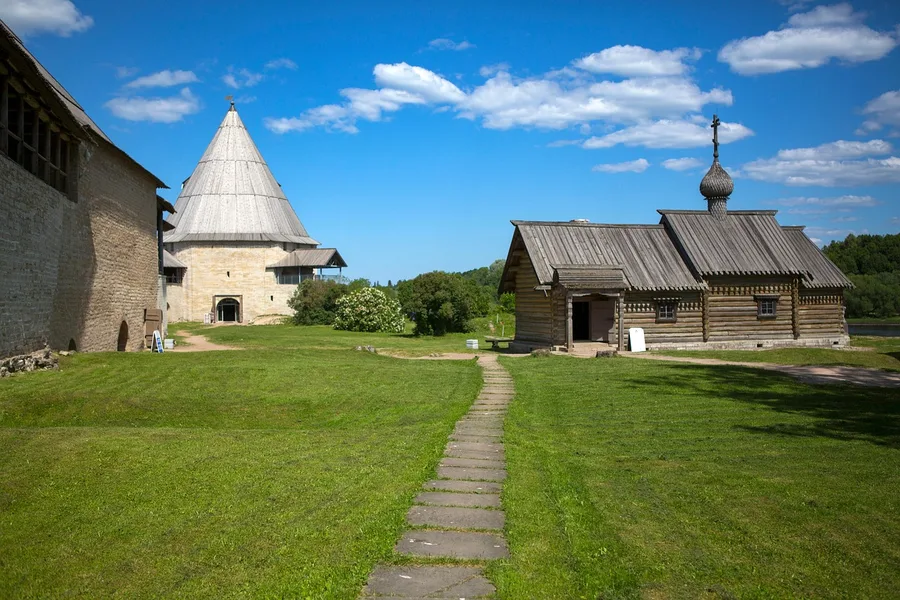 Staraya Tatarskaya Sloboda quiet courtyard Kazan Russia