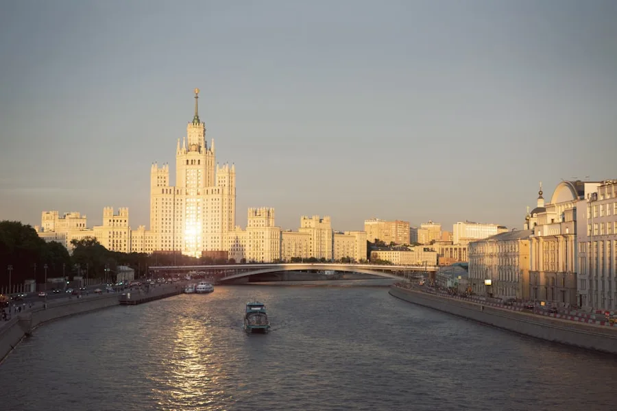 Москва за 1676₽ — лето, закаты и кофе у воды 🌅