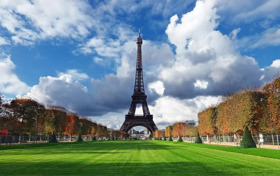 business class upgrade Paris France crypto card cashback 2026