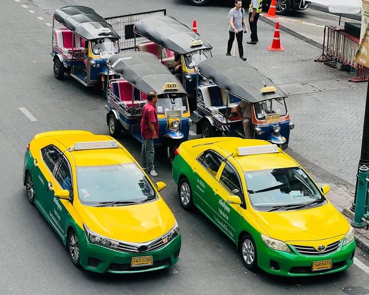 Bangkok taxi scam warning tourist
